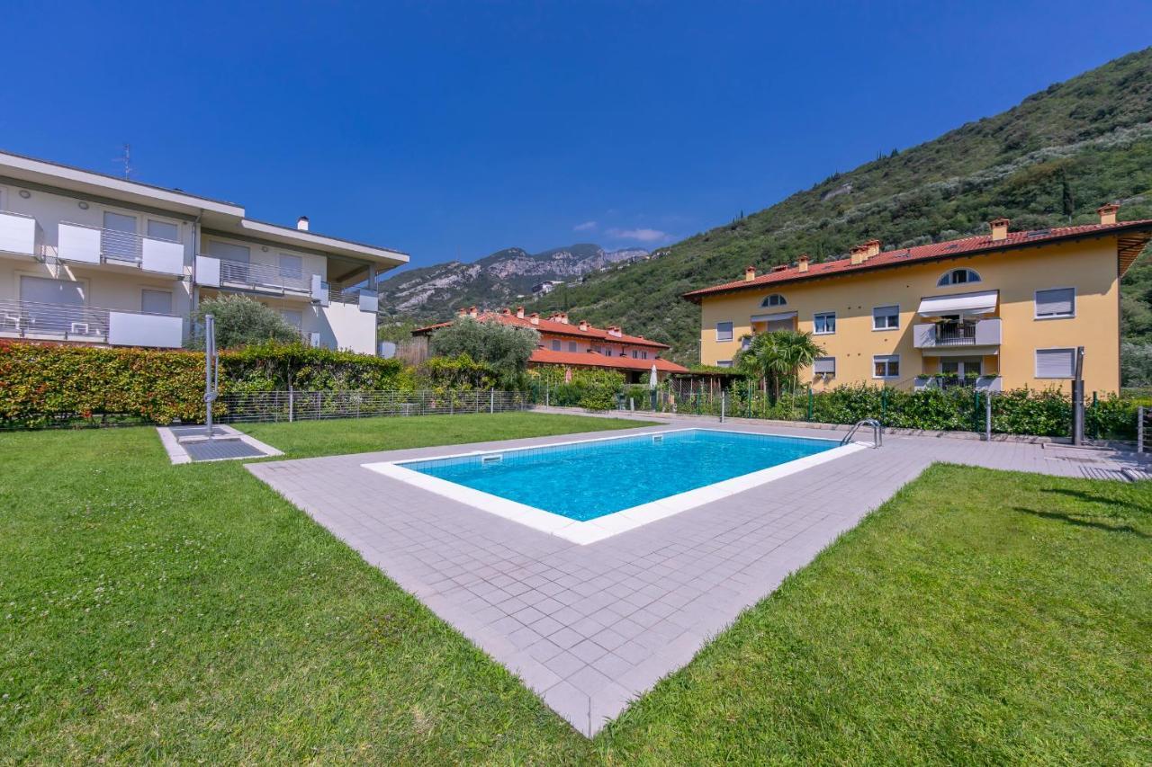 Torbole Relax, Pool & Balcony Apartment - Happy Rentals Torbole Sul Garda Ngoại thất bức ảnh