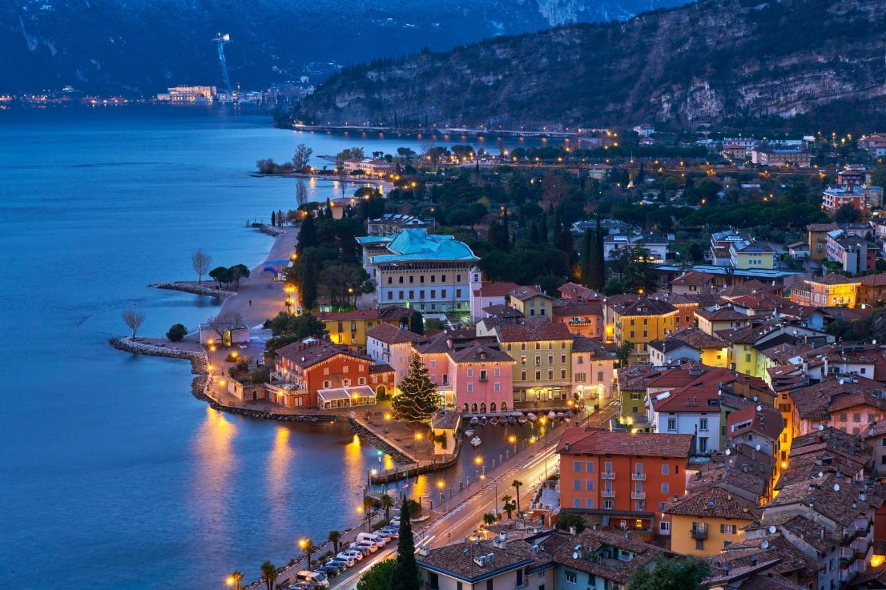 Torbole Relax, Pool & Balcony Apartment - Happy Rentals Torbole Sul Garda Ngoại thất bức ảnh