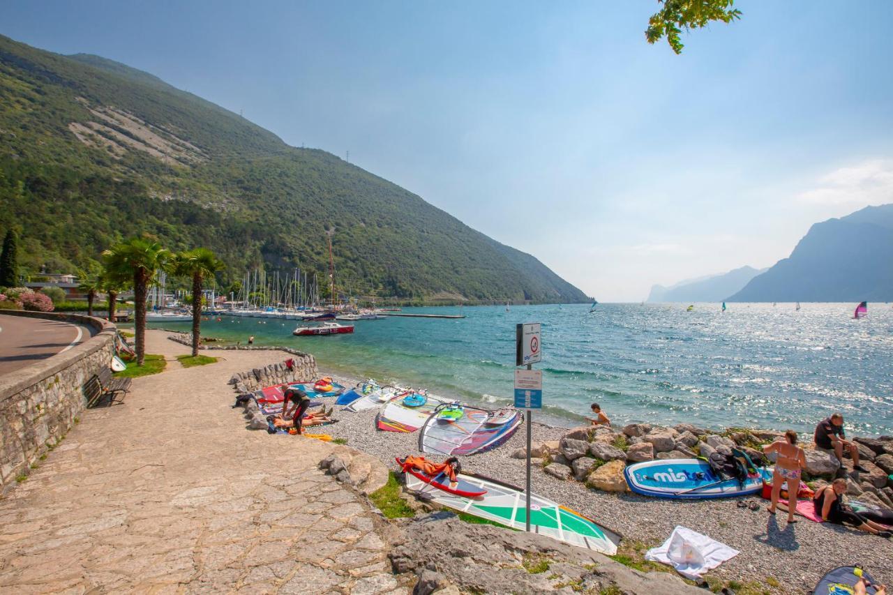 Torbole Relax, Pool & Balcony Apartment - Happy Rentals Torbole Sul Garda Ngoại thất bức ảnh