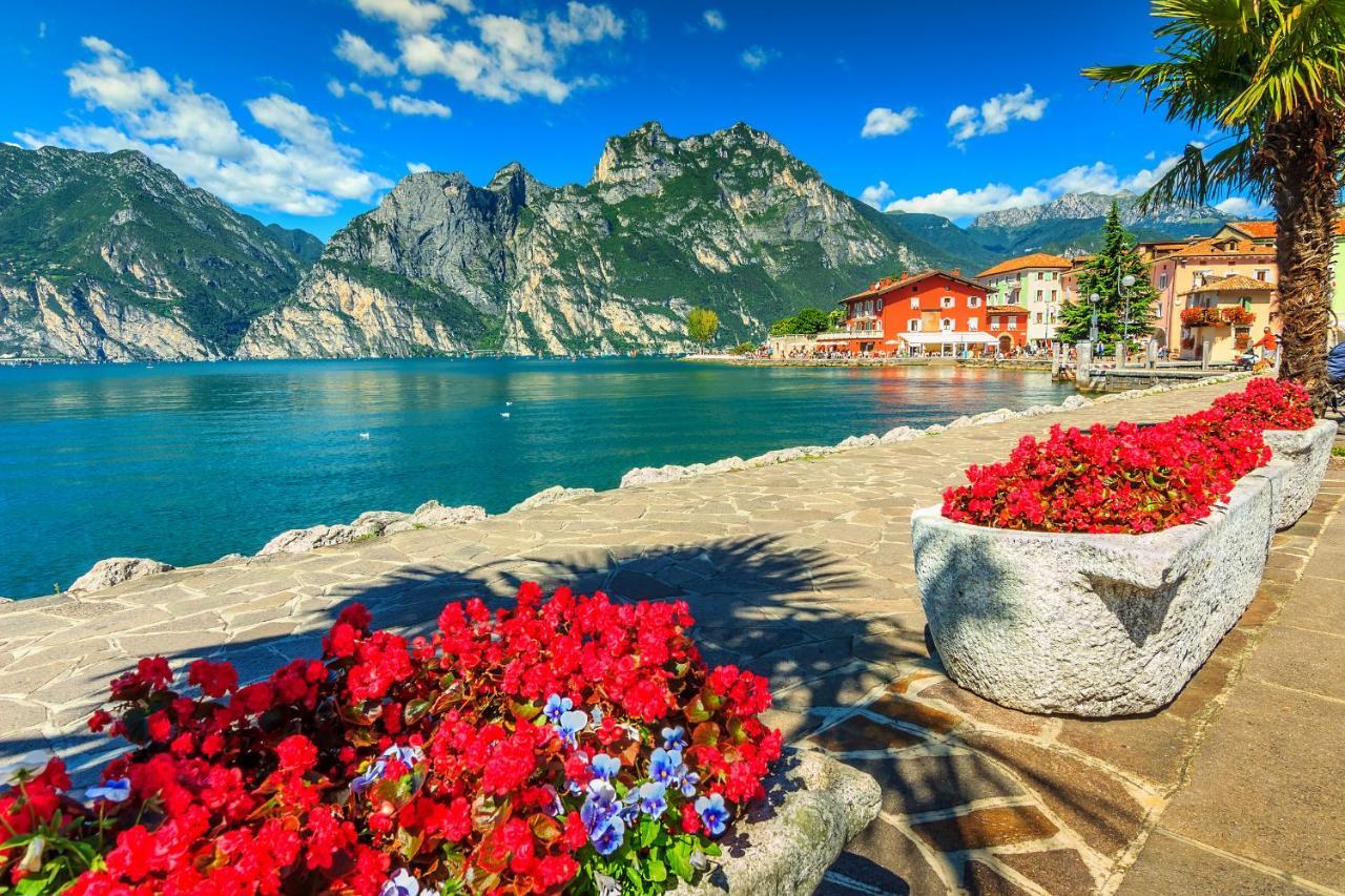 Torbole Relax, Pool & Balcony Apartment - Happy Rentals Torbole Sul Garda Ngoại thất bức ảnh