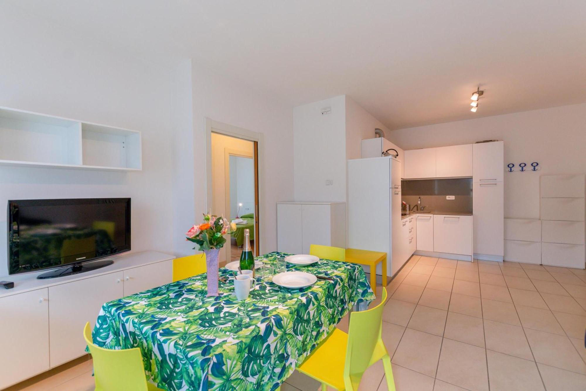 Torbole Relax, Pool & Balcony Apartment - Happy Rentals Torbole Sul Garda Ngoại thất bức ảnh