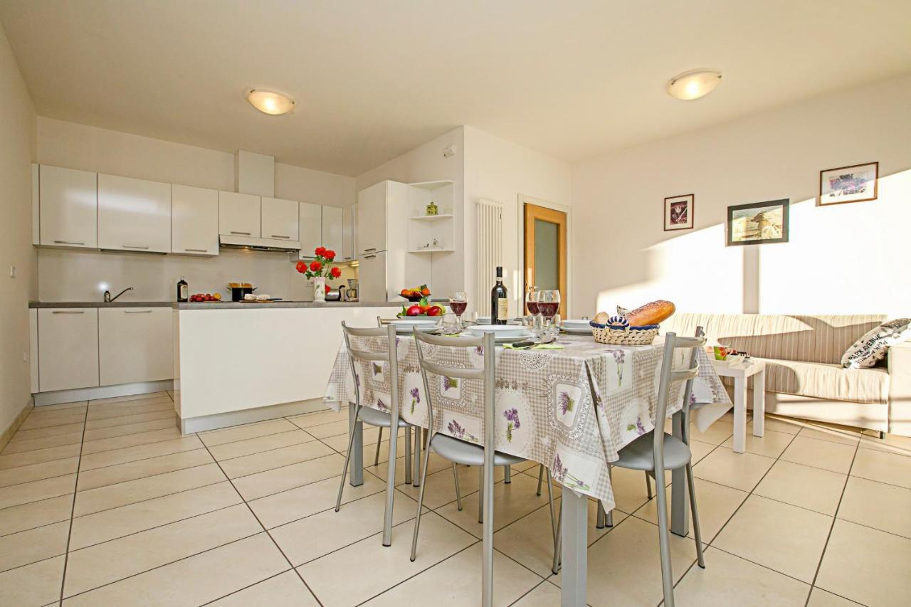 Torbole Relax, Pool & Balcony Apartment - Happy Rentals Torbole Sul Garda Ngoại thất bức ảnh