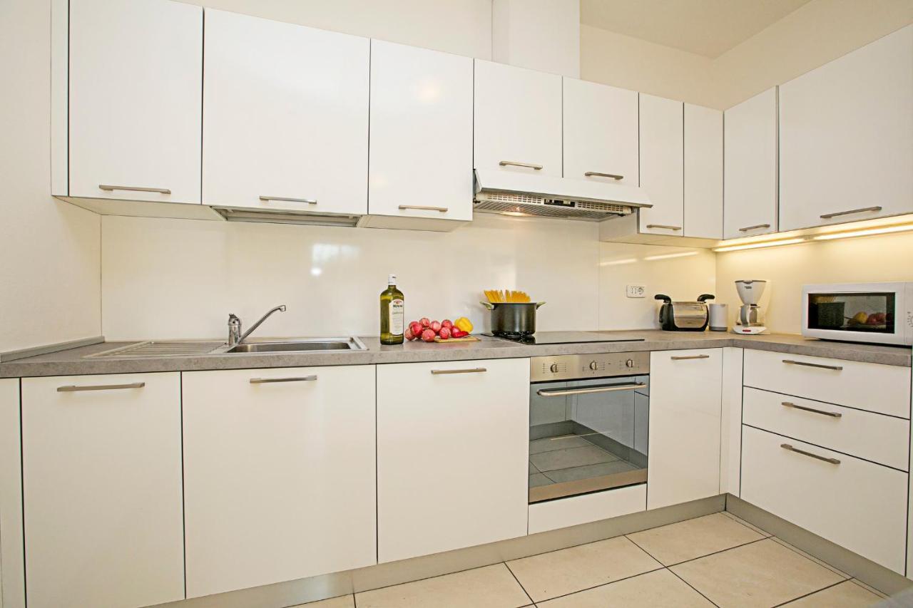 Torbole Relax, Pool & Balcony Apartment - Happy Rentals Torbole Sul Garda Ngoại thất bức ảnh
